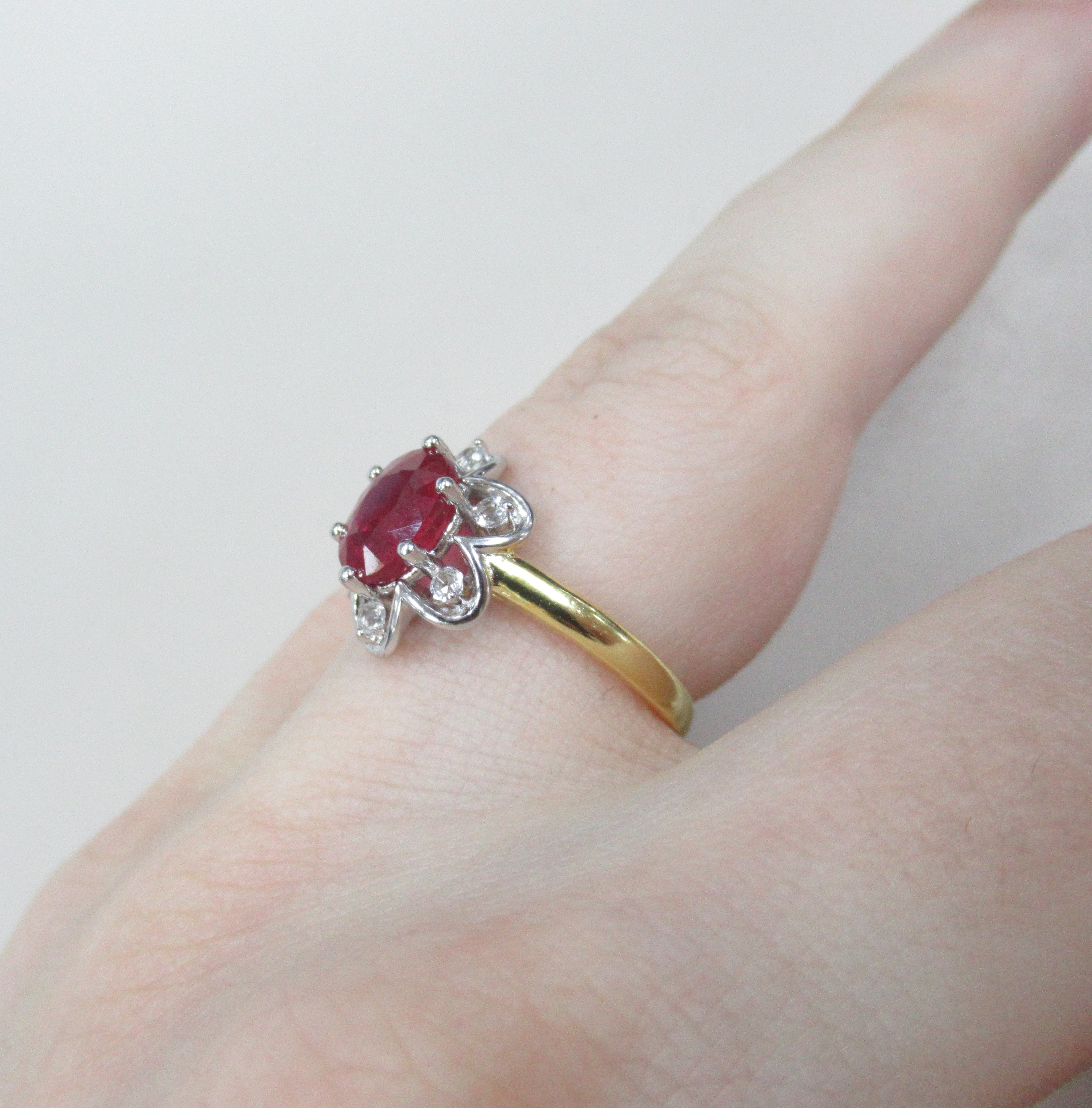 Серебряное кольцо с рубином "Цветок"